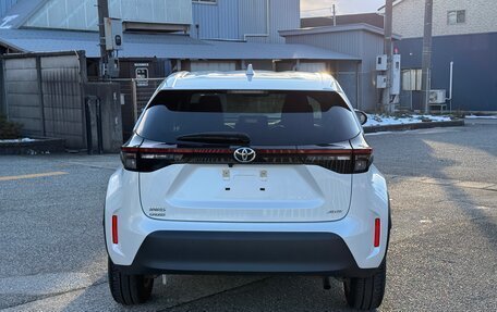 Toyota Yaris Cross, 2022 год, 1 830 000 рублей, 4 фотография
