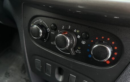 Renault Logan II, 2020 год, 1 099 000 рублей, 19 фотография