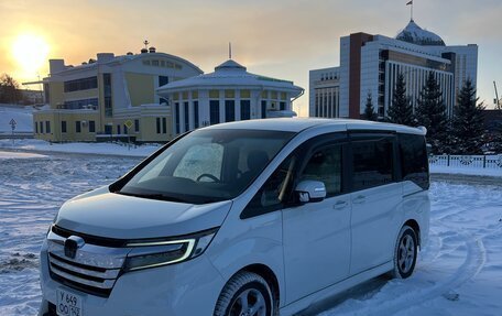 Honda Stepwgn IV, 2021 год, 3 025 000 рублей, 2 фотография