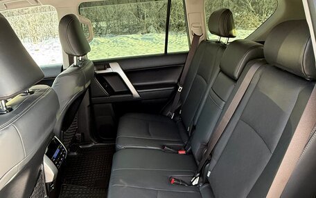 Toyota Land Cruiser Prado 150 рестайлинг 2, 2018 год, 5 800 000 рублей, 9 фотография