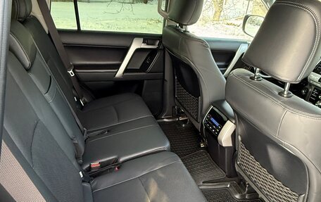 Toyota Land Cruiser Prado 150 рестайлинг 2, 2018 год, 5 800 000 рублей, 12 фотография