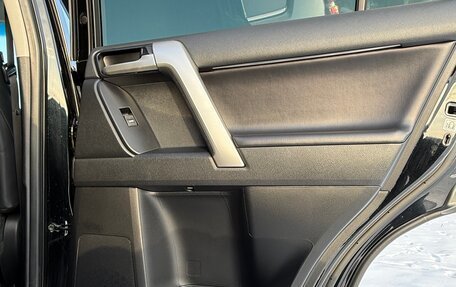 Toyota Land Cruiser Prado 150 рестайлинг 2, 2018 год, 5 800 000 рублей, 13 фотография