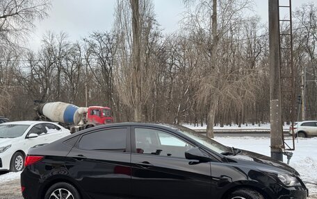 Hyundai Solaris II рестайлинг, 2015 год, 1 100 000 рублей, 4 фотография