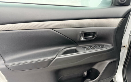 Mitsubishi Outlander III рестайлинг 3, 2015 год, 1 520 000 рублей, 15 фотография