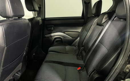 Mitsubishi Outlander III рестайлинг 3, 2011 год, 1 750 000 рублей, 10 фотография