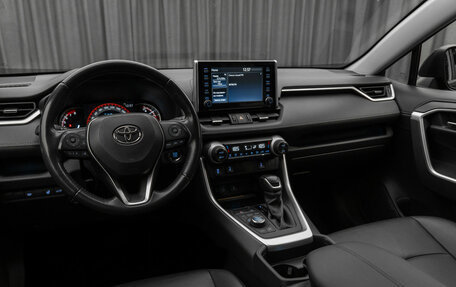 Toyota RAV4, 2021 год, 3 570 000 рублей, 9 фотография