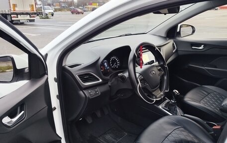 Hyundai Solaris II рестайлинг, 2017 год, 1 200 000 рублей, 2 фотография