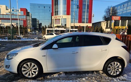 Opel Astra J, 2011 год, 850 000 рублей, 3 фотография