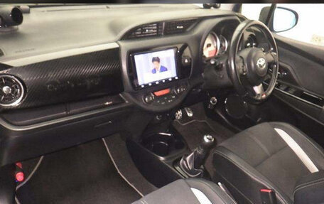 Toyota Vitz, 2018 год, 1 290 000 рублей, 4 фотография