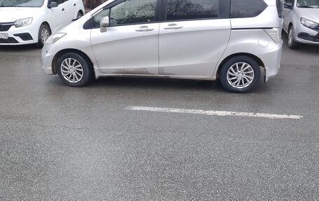 Honda Freed I, 2012 год, 1 200 000 рублей, 10 фотография