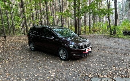 Volkswagen Touran III, 2019 год, 1 850 000 рублей, 2 фотография