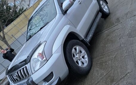 Toyota Land Cruiser Prado 120 рестайлинг, 2004 год, 1 600 000 рублей, 16 фотография