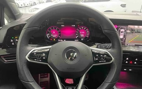 Volkswagen Golf VIII, 2023 год, 2 380 000 рублей, 10 фотография