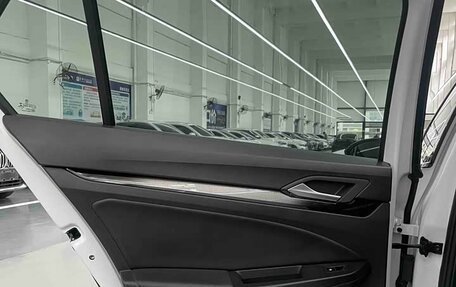 Volkswagen Golf VIII, 2023 год, 2 380 000 рублей, 18 фотография