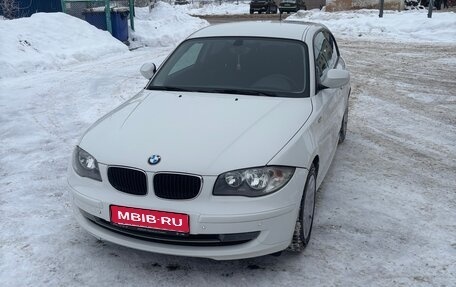 BMW 1 серия, 2011 год, 850 000 рублей, 1 фотография