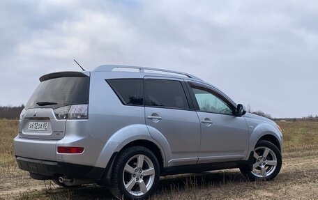 Mitsubishi Outlander III рестайлинг 3, 2008 год, 700 000 рублей, 8 фотография