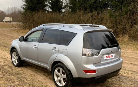Mitsubishi Outlander III рестайлинг 3, 2008 год, 700 000 рублей, 12 фотография