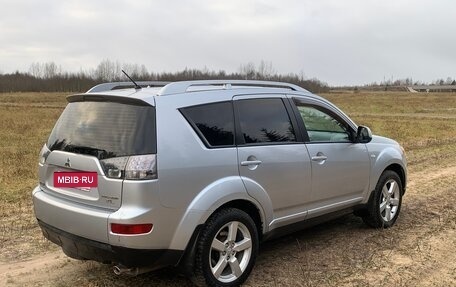 Mitsubishi Outlander III рестайлинг 3, 2008 год, 700 000 рублей, 11 фотография