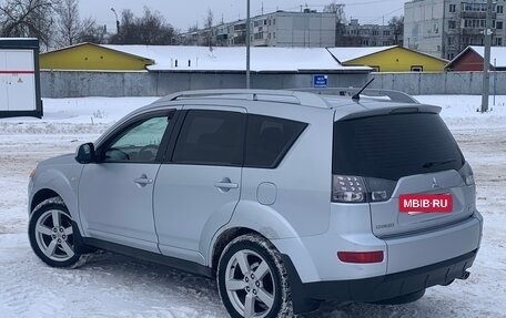 Mitsubishi Outlander III рестайлинг 3, 2008 год, 700 000 рублей, 3 фотография