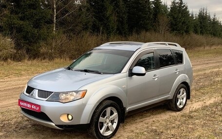 Mitsubishi Outlander III рестайлинг 3, 2008 год, 700 000 рублей, 10 фотография