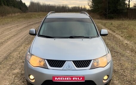 Mitsubishi Outlander III рестайлинг 3, 2008 год, 700 000 рублей, 13 фотография