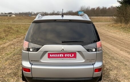 Mitsubishi Outlander III рестайлинг 3, 2008 год, 700 000 рублей, 14 фотография