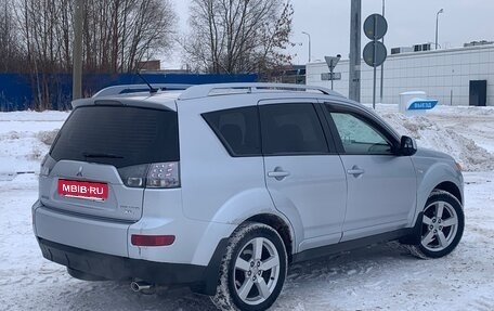 Mitsubishi Outlander III рестайлинг 3, 2008 год, 700 000 рублей, 2 фотография