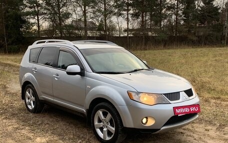 Mitsubishi Outlander III рестайлинг 3, 2008 год, 700 000 рублей, 9 фотография