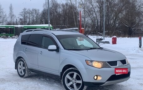 Mitsubishi Outlander III рестайлинг 3, 2008 год, 700 000 рублей, 4 фотография