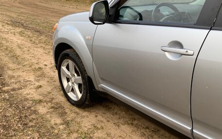 Mitsubishi Outlander III рестайлинг 3, 2008 год, 700 000 рублей, 24 фотография