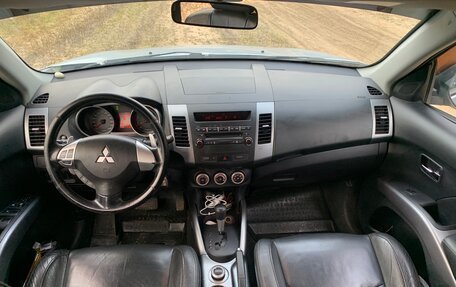 Mitsubishi Outlander III рестайлинг 3, 2008 год, 700 000 рублей, 31 фотография