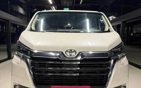 Toyota Granvia, 2019 год, 6 500 000 рублей, 1 фотография