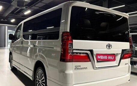 Toyota Granvia, 2019 год, 6 500 000 рублей, 3 фотография