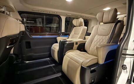 Toyota Granvia, 2019 год, 6 500 000 рублей, 10 фотография