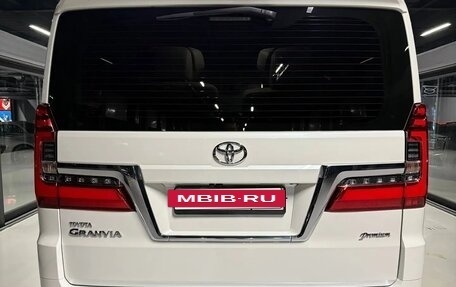 Toyota Granvia, 2019 год, 6 500 000 рублей, 5 фотография