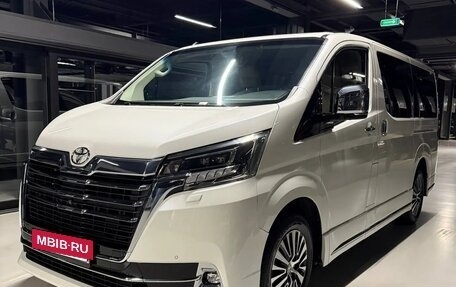 Toyota Granvia, 2019 год, 6 500 000 рублей, 18 фотография