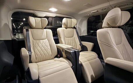 Toyota Granvia, 2019 год, 6 500 000 рублей, 28 фотография