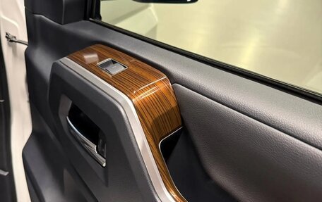 Toyota Granvia, 2019 год, 6 500 000 рублей, 23 фотография