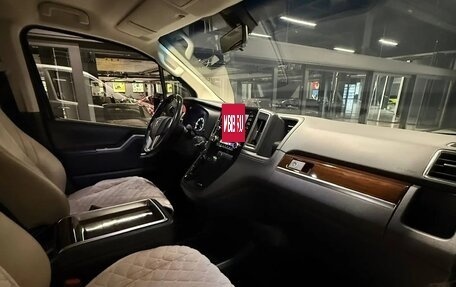 Toyota Granvia, 2019 год, 6 500 000 рублей, 25 фотография