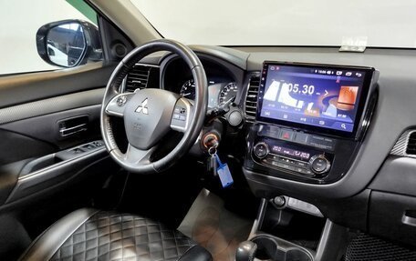 Mitsubishi Outlander III рестайлинг 3, 2013 год, 1 370 000 рублей, 9 фотография