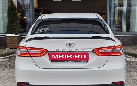 Toyota Camry, 2021 год, 2 990 000 рублей, 11 фотография