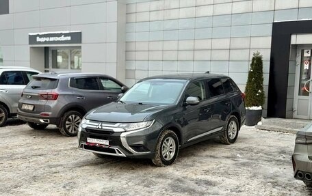 Mitsubishi Outlander III рестайлинг 3, 2018 год, 2 349 000 рублей, 1 фотография