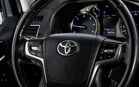 Toyota Land Cruiser Prado 150 рестайлинг 2, 2021 год, 6 699 000 рублей, 12 фотография