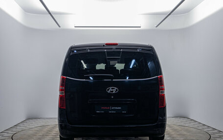 Hyundai H-1 II рестайлинг, 2015 год, 1 820 000 рублей, 5 фотография