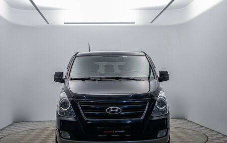 Hyundai H-1 II рестайлинг, 2015 год, 1 820 000 рублей, 2 фотография