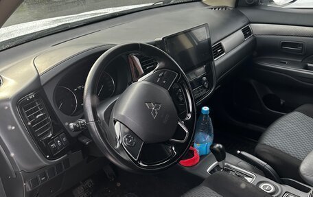 Mitsubishi Outlander III рестайлинг 3, 2015 год, 1 500 000 рублей, 5 фотография