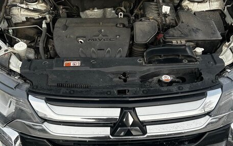 Mitsubishi Outlander III рестайлинг 3, 2015 год, 1 500 000 рублей, 10 фотография