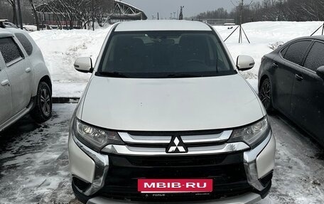 Mitsubishi Outlander III рестайлинг 3, 2015 год, 1 500 000 рублей, 3 фотография