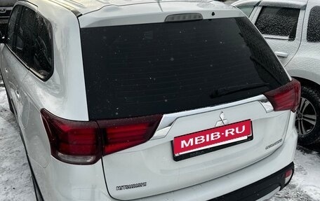 Mitsubishi Outlander III рестайлинг 3, 2015 год, 1 500 000 рублей, 4 фотография