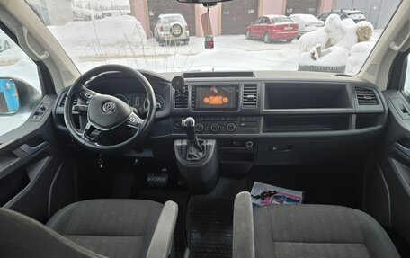 Volkswagen Caravelle T6 рестайлинг, 2016 год, 3 700 000 рублей, 8 фотография